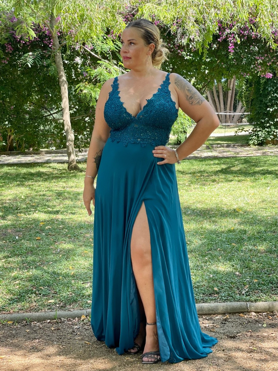 Vestido de invitada talla grande con encaje petróleo Vestido de invitada talla grande con encaje petróleo