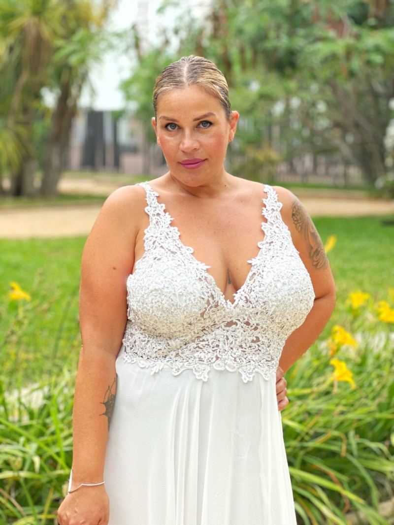 Vestido de novia barato con encaje y abertura | Modelo Gala Tallas Grandes – Vestidos Araya