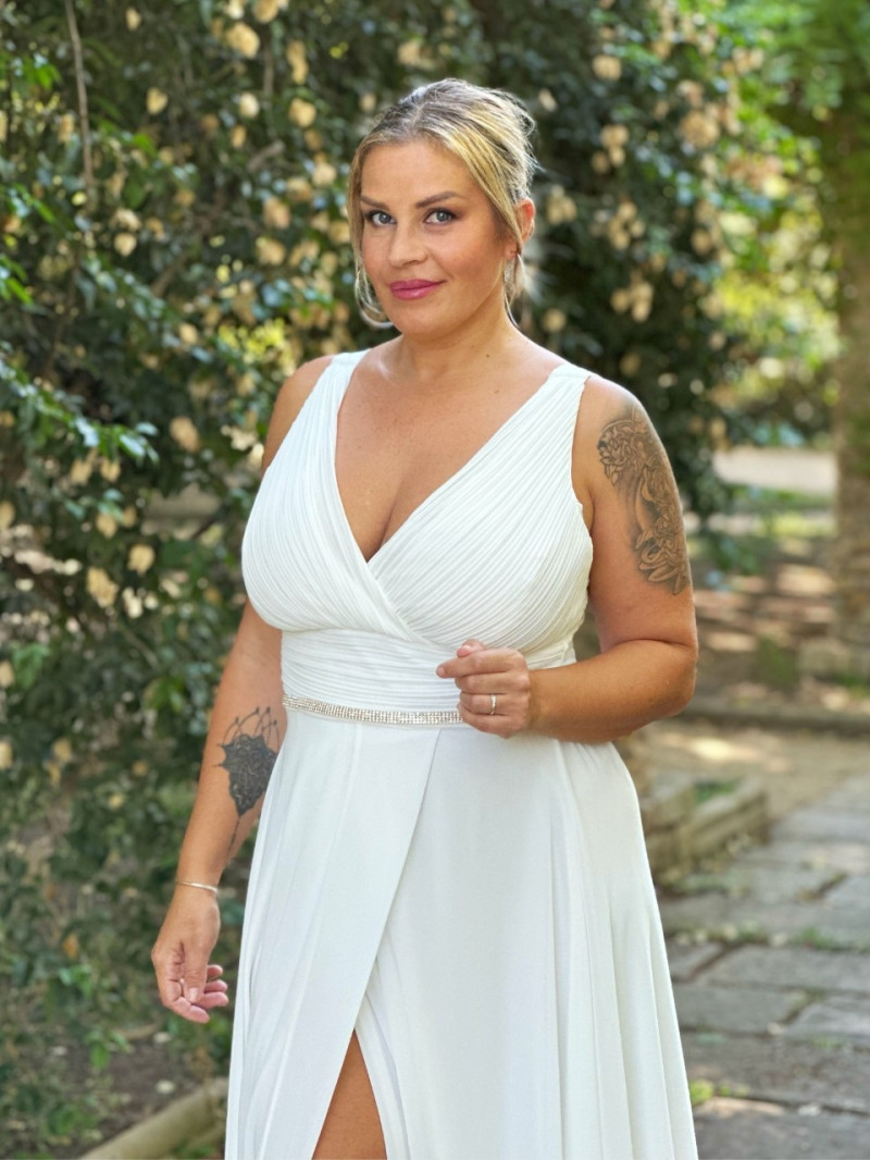 vestido blanco de novia con escote cruzado