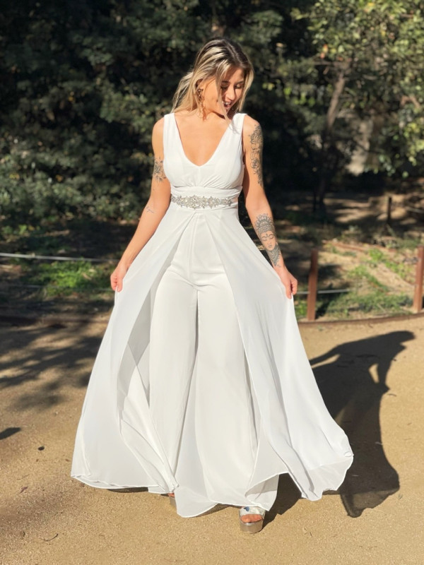 mono de novia blanco elegante