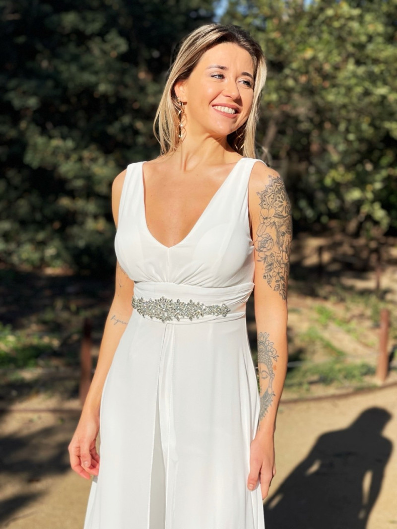 Mono de novia blanco elegante y fluido | Alternativa original y económica – Vestidos Araya