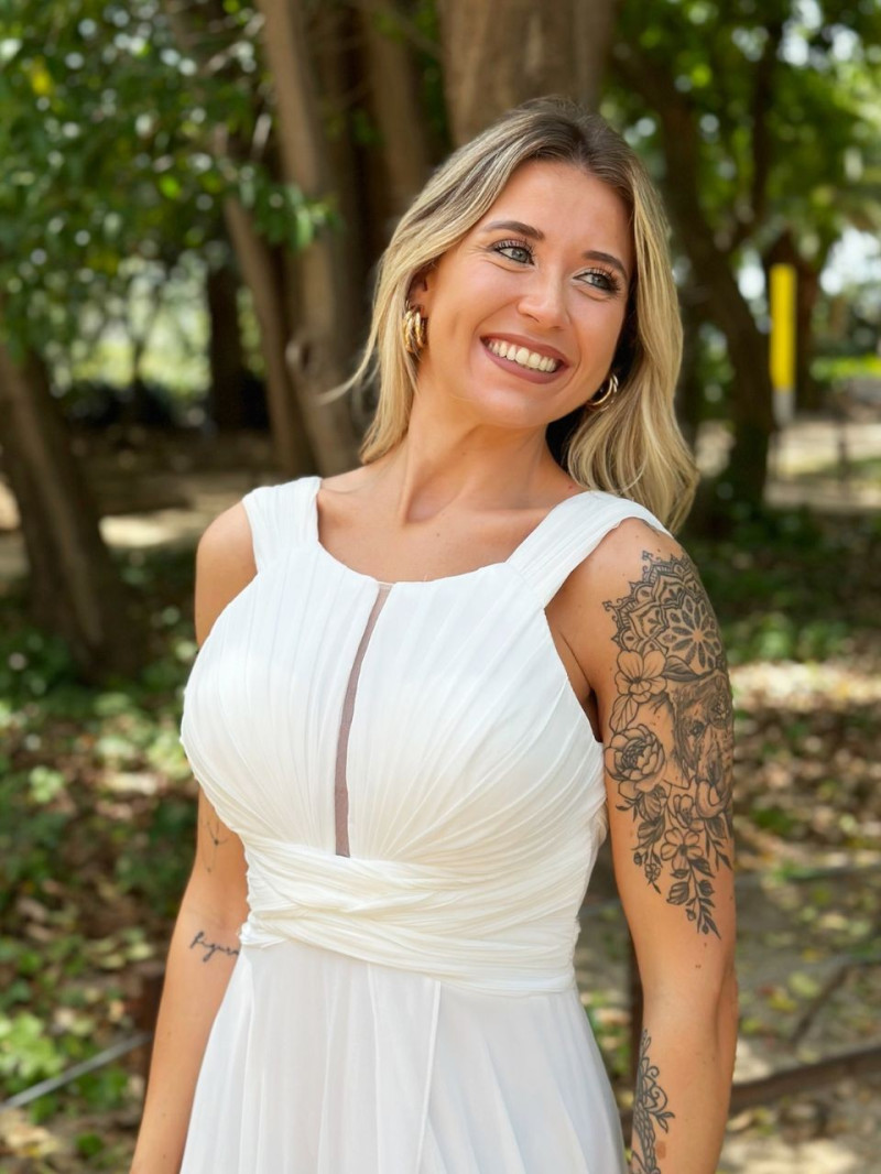 Vestido de novia económico con abertura y espalda cruzada – Victoria | Vestidos Araya