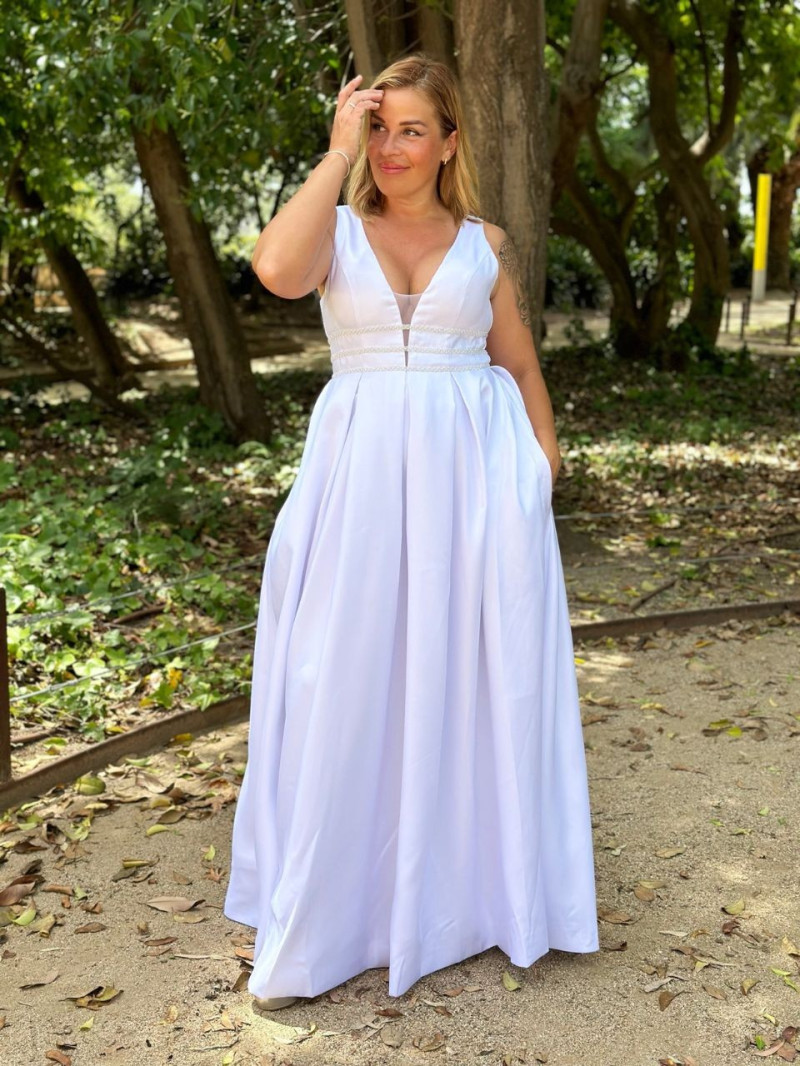 Vestido de novia barato con escote profundo y cinturilla joya – Beth | Vestidos Araya