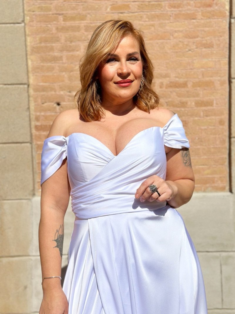 Vestido de novia escote corazón con abertura – Modelo Isabela | Vestidos Araya