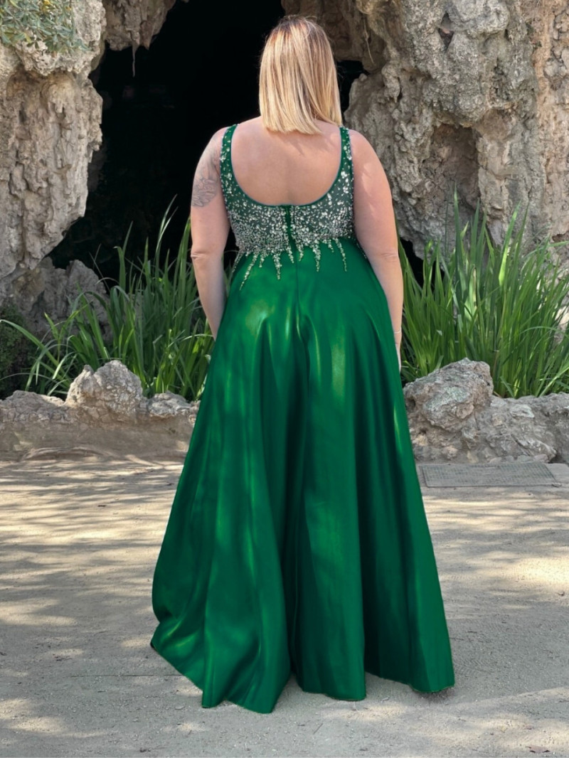 Vestido de invitada talla grande con pedrería – Tallas 44 a 54 | Vestidos Araya Vestido de invitada talla grande con pedrería – Tallas 44 a 54 | Vestidos Araya