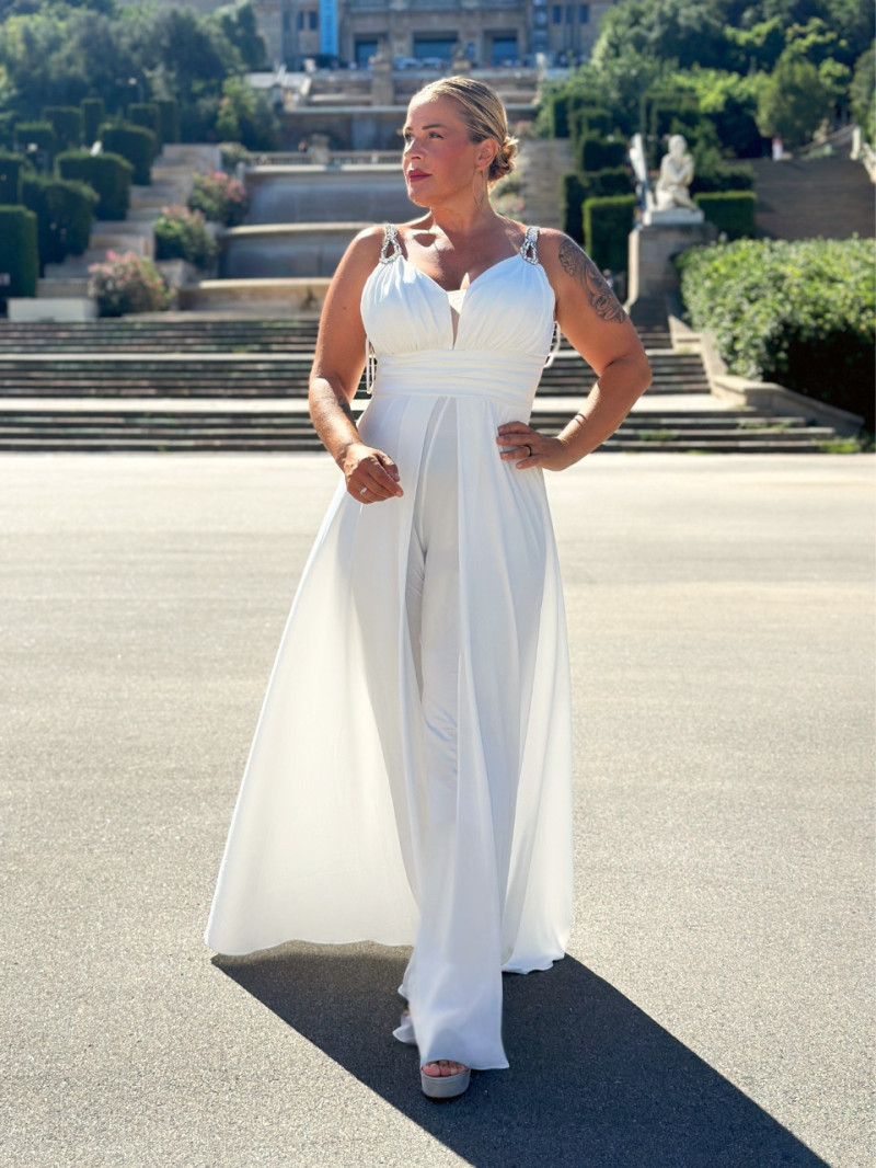 Mono de novia talla grande elegante con pedrería – 169€ | Vestidos Araya