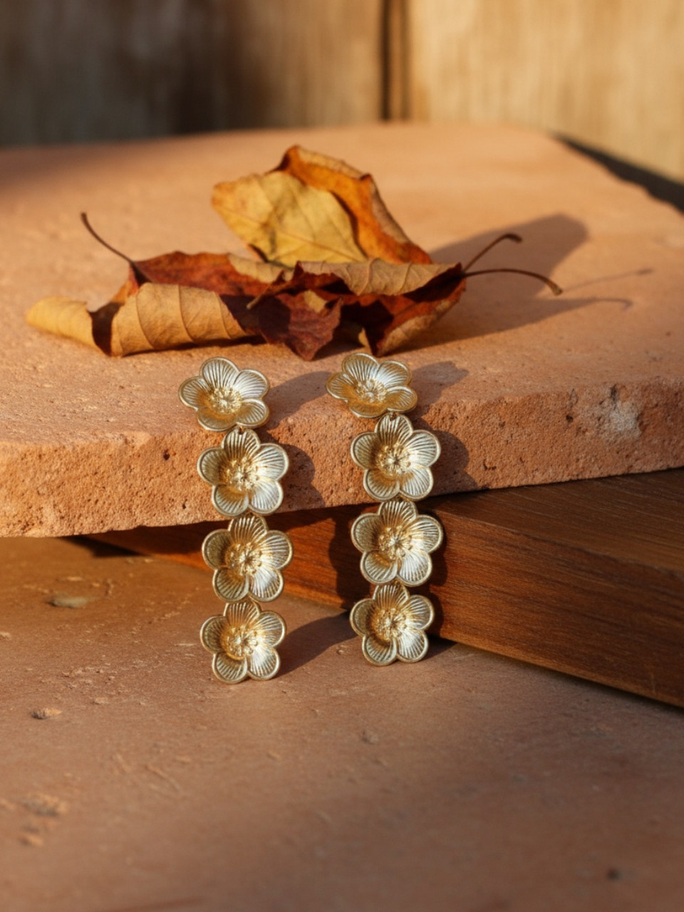 Pendientes florales de invitada dorados y plateados | Vestidos Araya