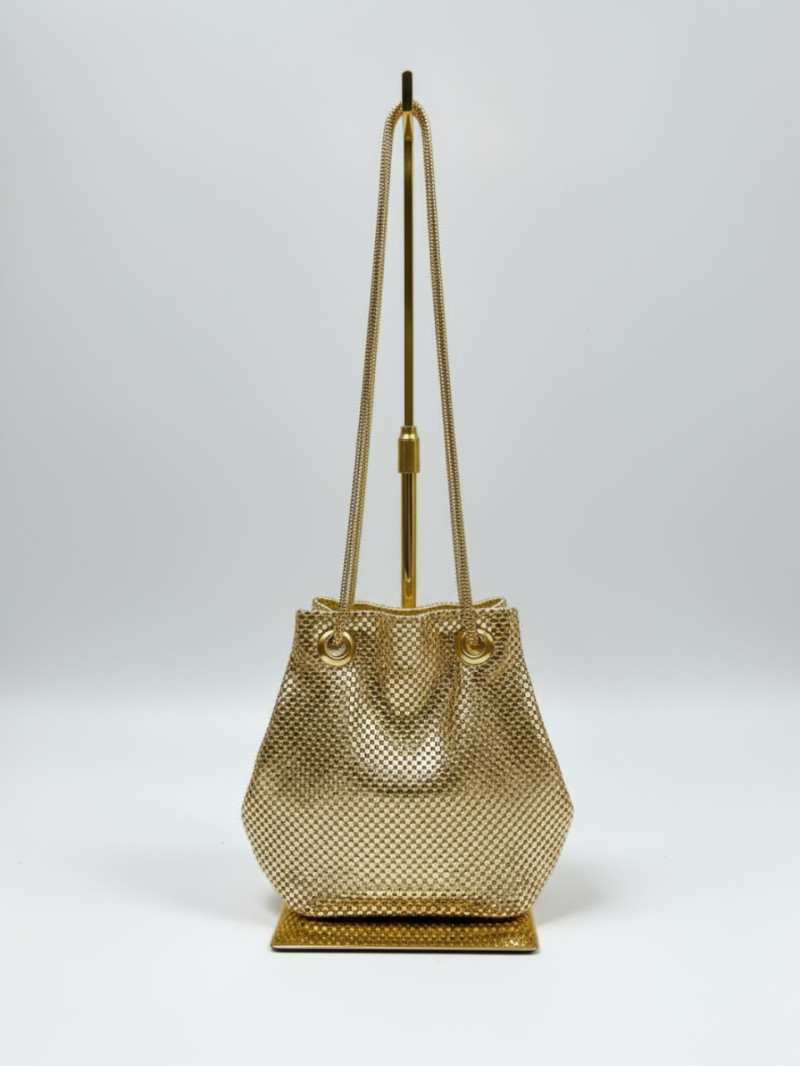 bolso dorado malla metálica invitada