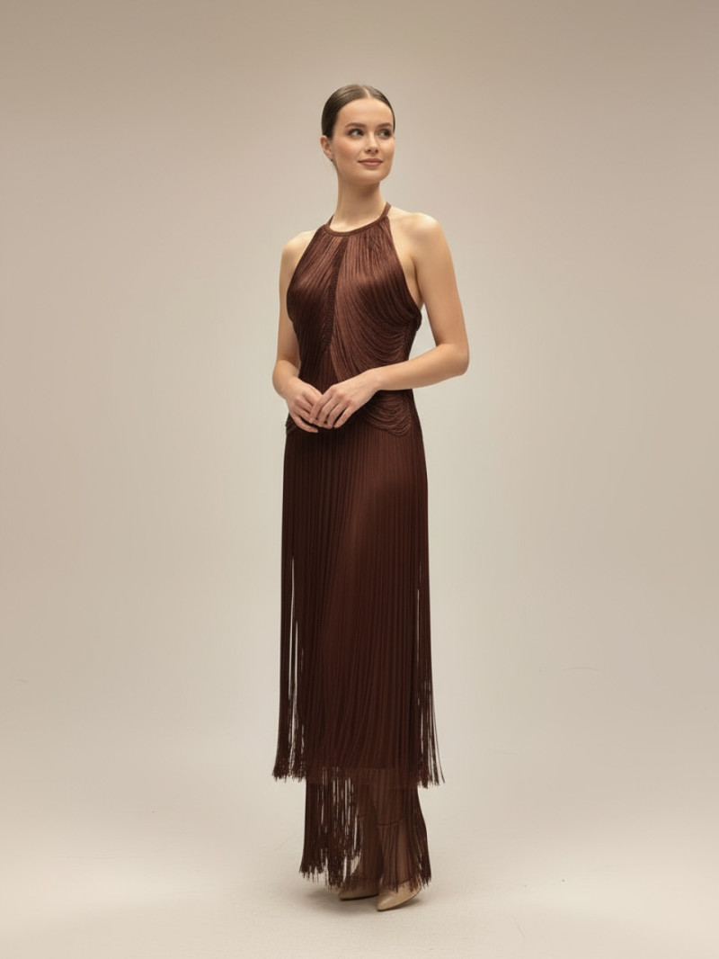 Vestido Nina color chocolate de invitada con flecos largos