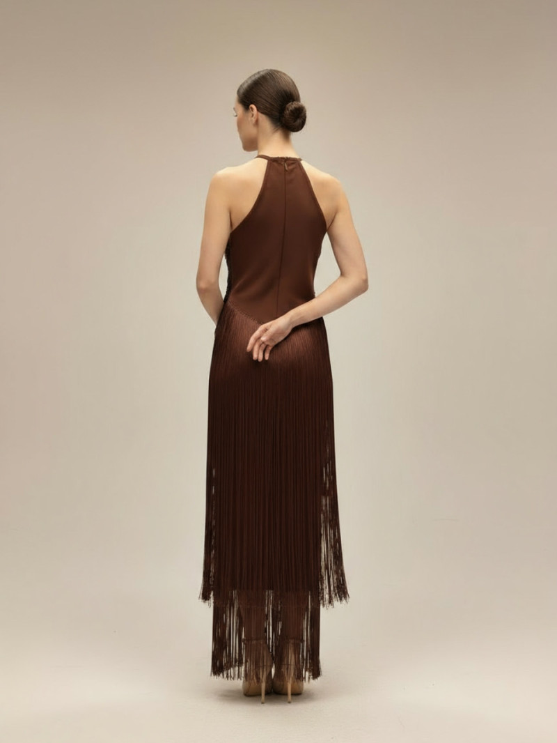 Espalda del Vestido Nina con caída de flecos Espalda del Vestido Nina con caída de flecos
