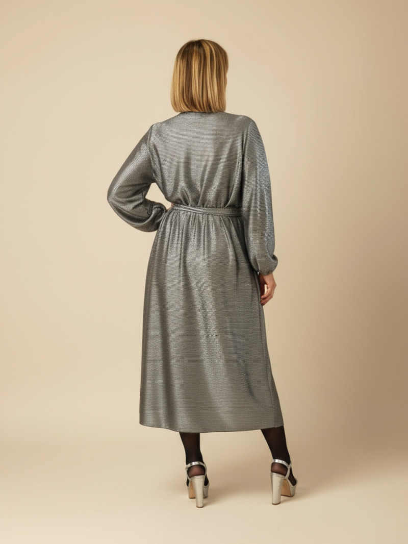 Vestido de fiesta plateado y negro cruzado con brillo | Vestidos de noche talla grande | Vestidos Araya Vestido de fiesta plateado y negro cruzado con brillo | Vestidos de noche talla grande | Vestidos Araya