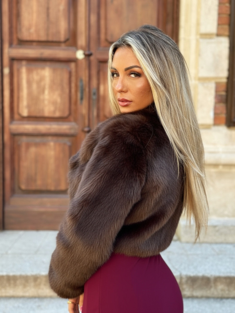 Torera de pelo para invitada – Chaqueta corta elegante | Vestidos Araya