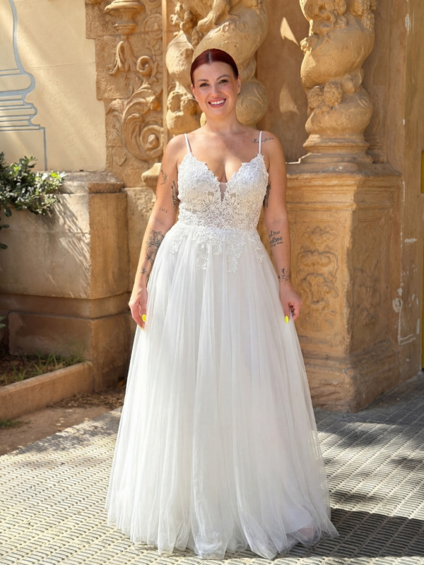 Vestido de novia económico con tul vaporoso y encaje| Vestidos Araya