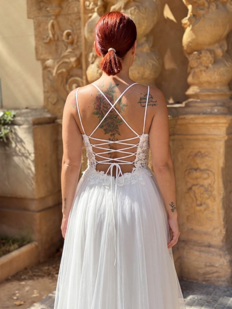 Vestido de novia económico con tul vaporoso y encaje| Vestidos Araya