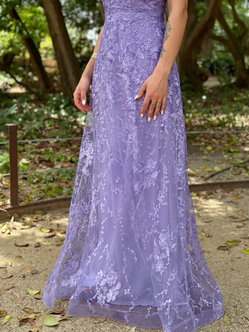 Vestido de invitada lila de encaje Estela | Vestidos Araya