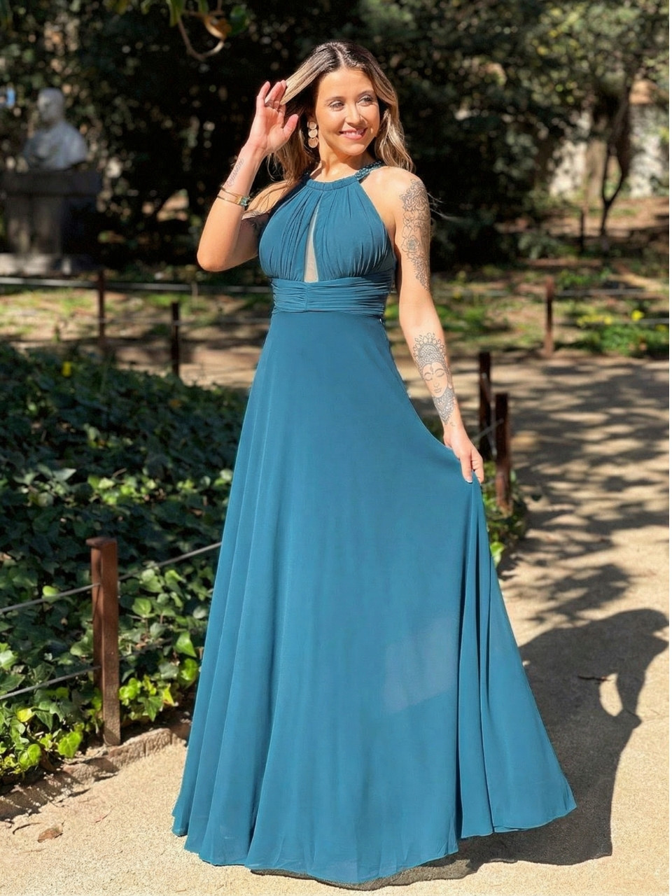 Vestido Greta – Elegante vestido de invitada con escote halter | Vestidos Araya