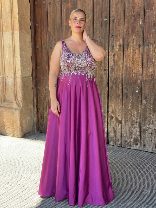 Vestido de invitada talla grande con pedrería – Tallas 44 a 54 | Vestidos Araya