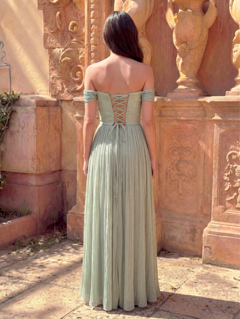 Vestido dama de honor verde salvia Eirene | Vestidos Araya