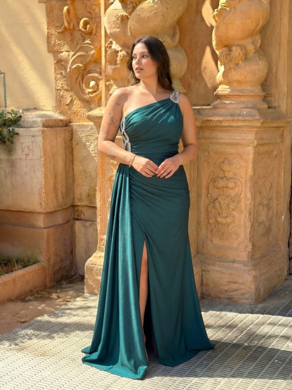 Vestido de invitada talla grande granate asimétrico con pedrería | Vestidos Araya