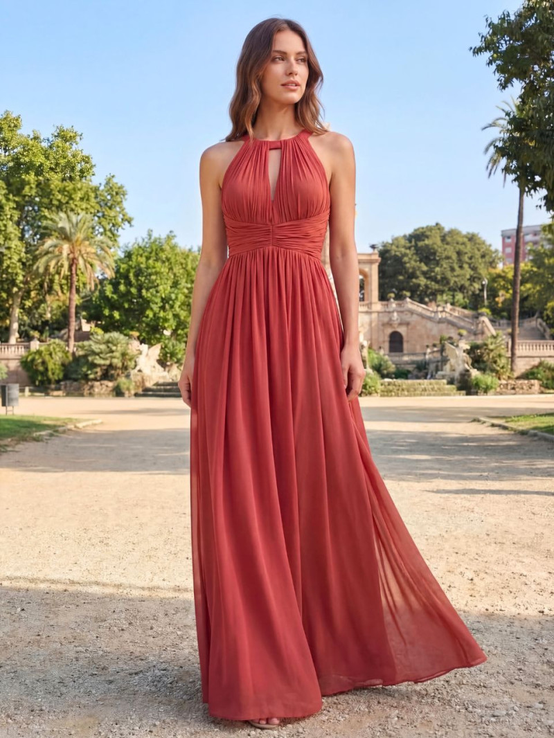 Vestido de invitada escote halter con espalda descubierta – También dama de honor | Vestidos Araya
