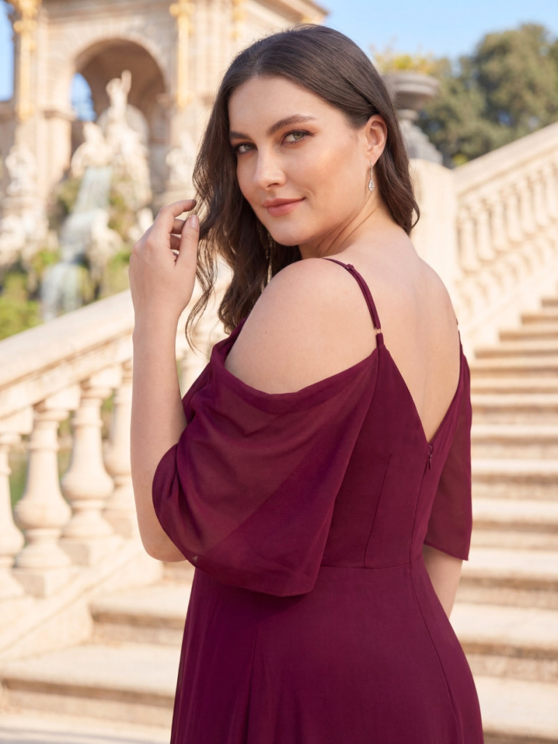 Vestido invitada talla grande burdeos Beatriz | Vestidos Araya