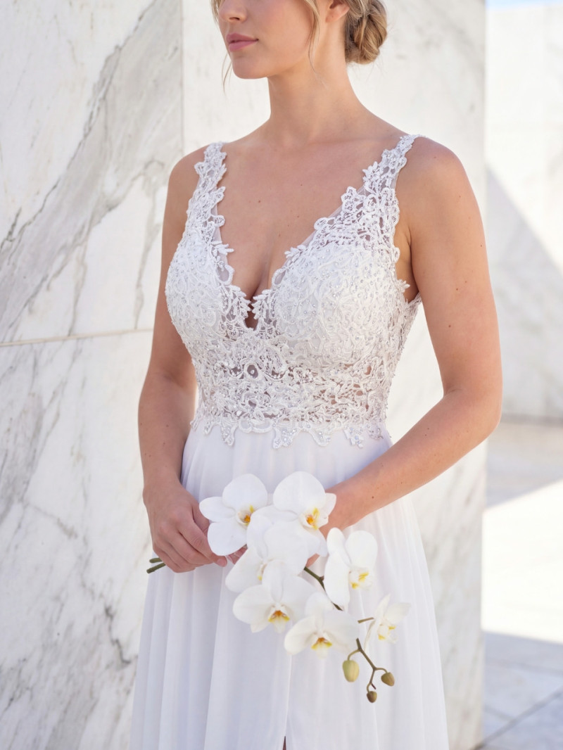 Vestido de novia con encaje y abertura | Modelo Gala S-L desde 159 € – Vestidos Araya