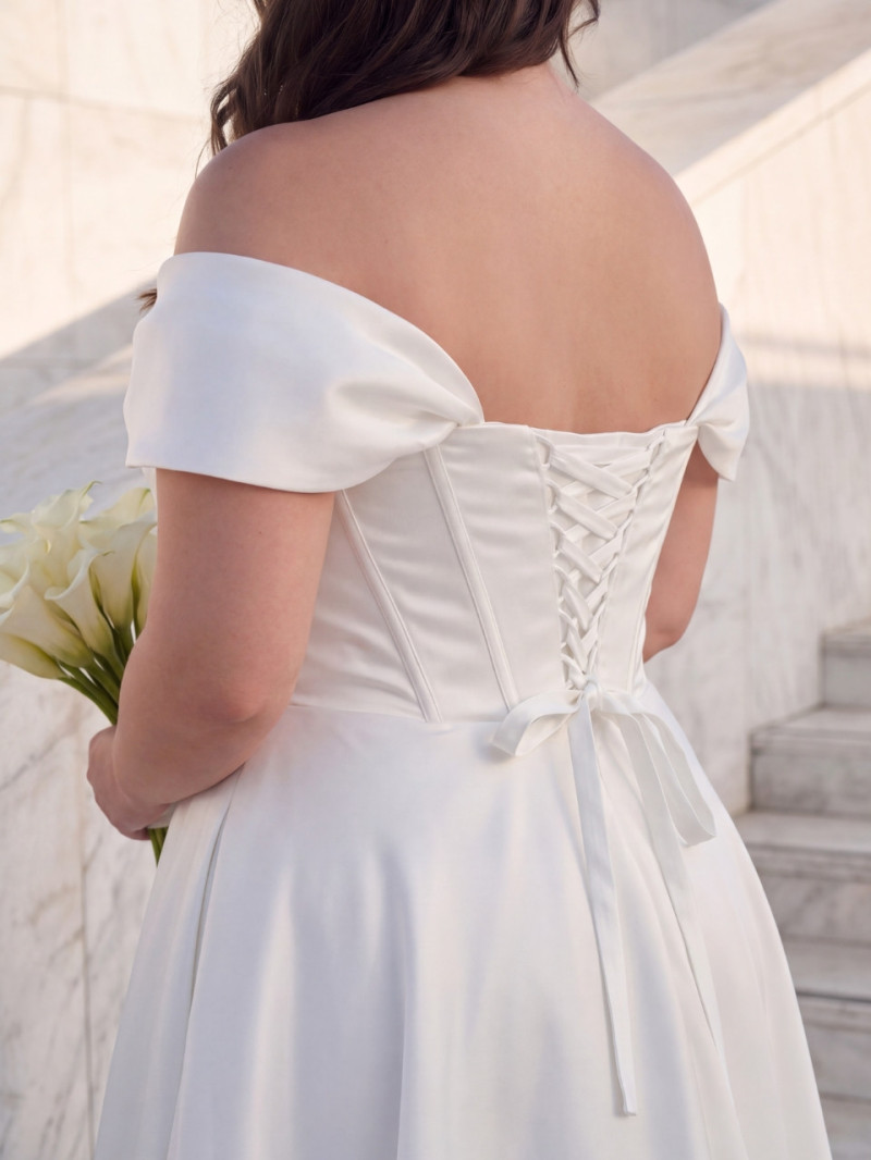 Vestido de novia talla grande con corsé y falda amplia elegante | Vestidos Araya