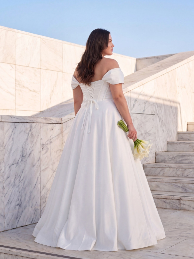 Vestido de novia talla grande con corsé y falda amplia elegante | Vestidos Araya