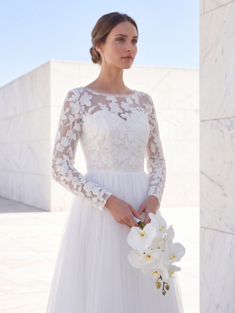 Vestido de novia con mangas de encaje y espalda abierta romántico | Vestidos Araya