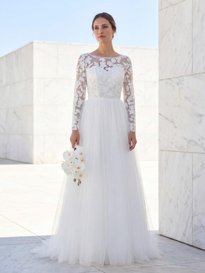 Vestido de novia con mangas de encaje y espalda abierta romántico | Vestidos Araya