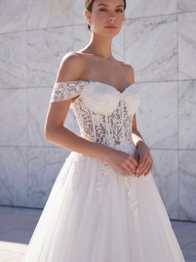 Vestido de novia premium de tul con encaje y escote corazón | Vestidos Araya