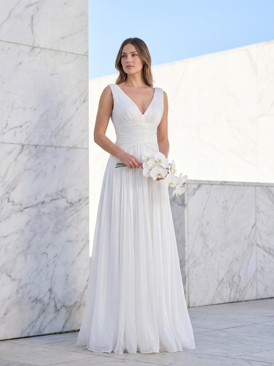 Vestido de novia barato fluido con escote en V y falda plisada | Vestidos Araya