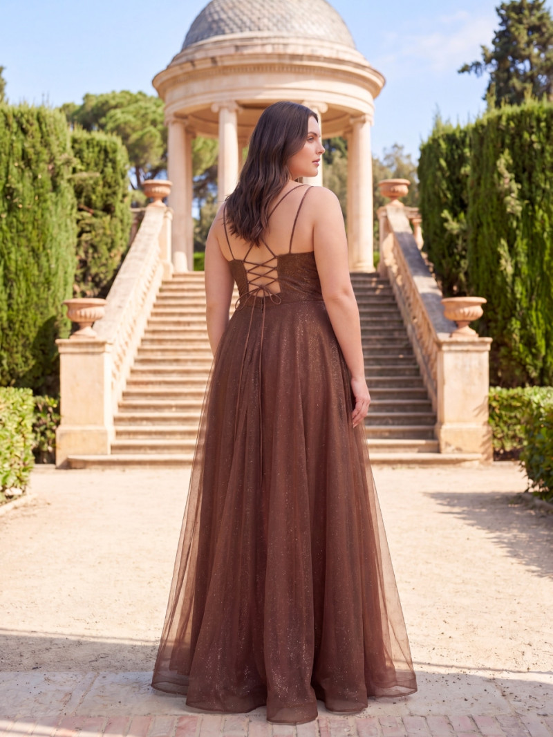 Vestido de invitada talla grande tul  brillo con abertura | Vestidos Araya