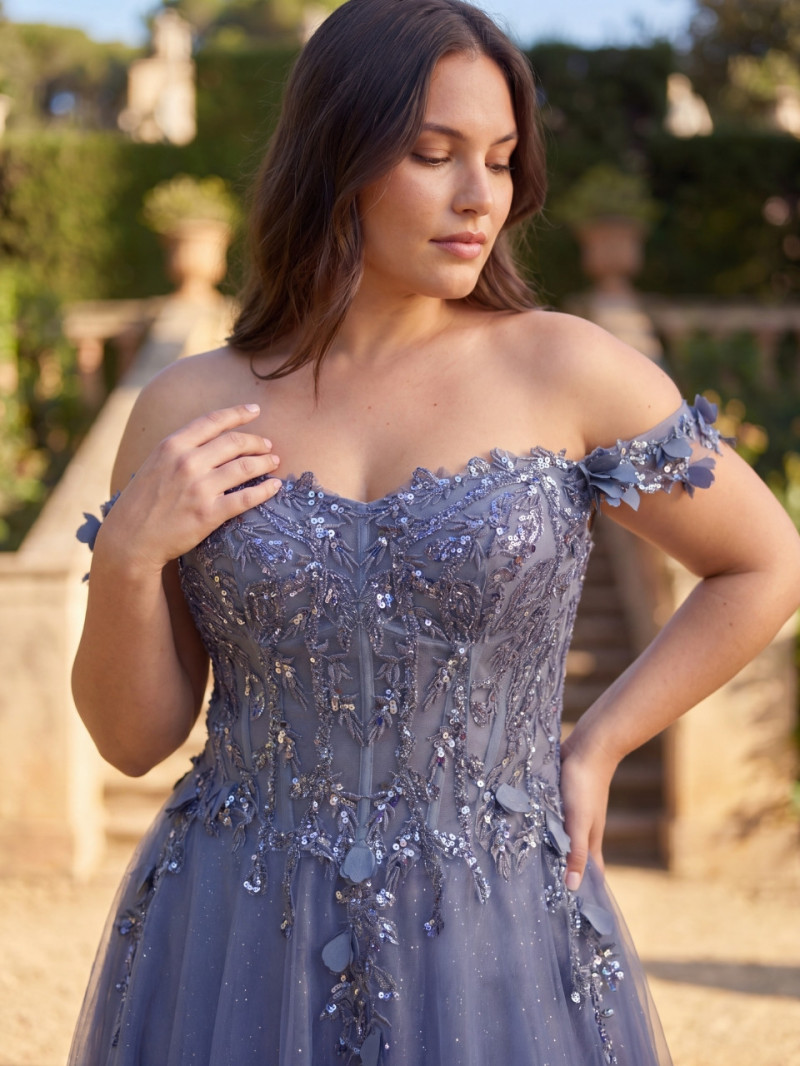 Vestido invitada talla grande tul azul | Araya Talla Grande