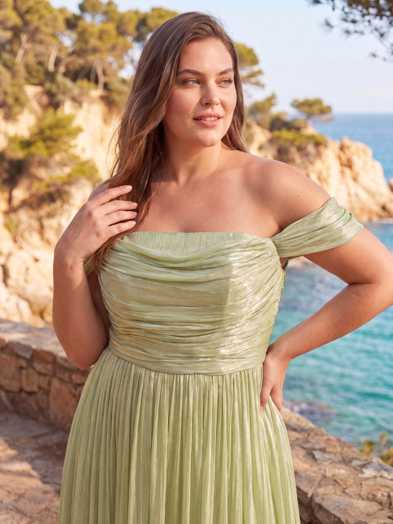 Vestido de invitada talla grande amarillo plisado | Vestidos Araya