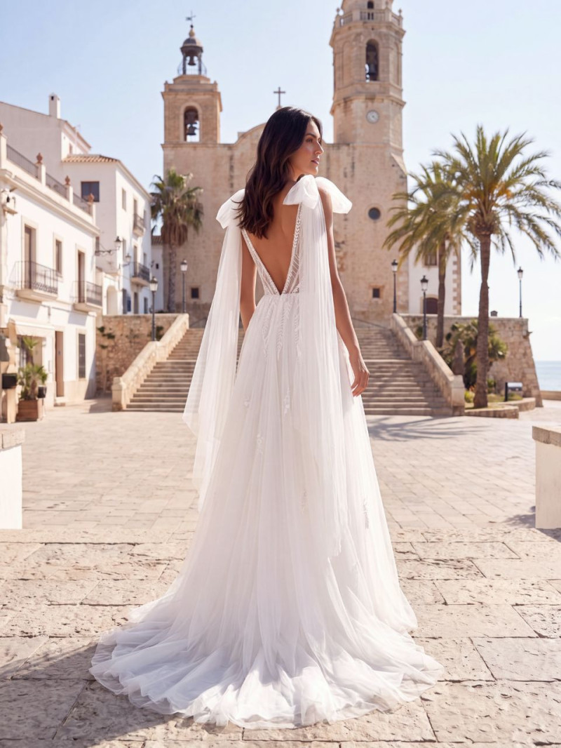 Vestido de novia Idaira completo con falda de tul vaporosa.