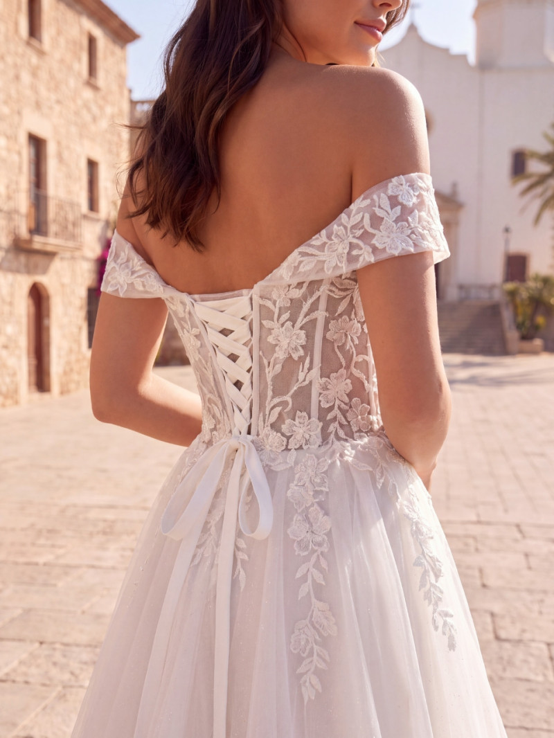 Vestido de novia premium de tul con encaje y escote corazón | Vestidos Araya
