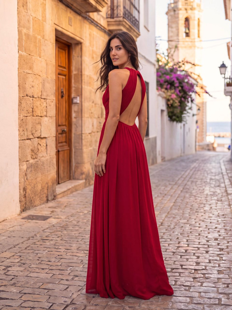 Vestido de invitada escote halter con espalda descubierta – También dama de honor | Vestidos Araya