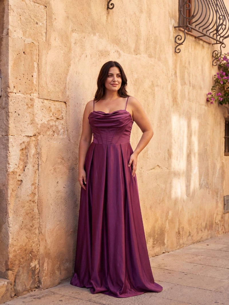 Vestido de invitada talla grande Alessia satén | Vestidos Araya