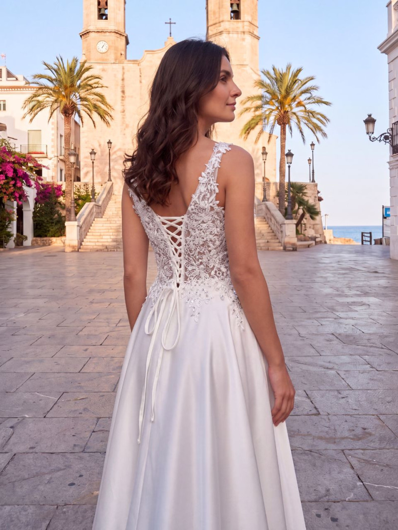 Vestido de Novia Lourdes de Encaje y Satén | Araya