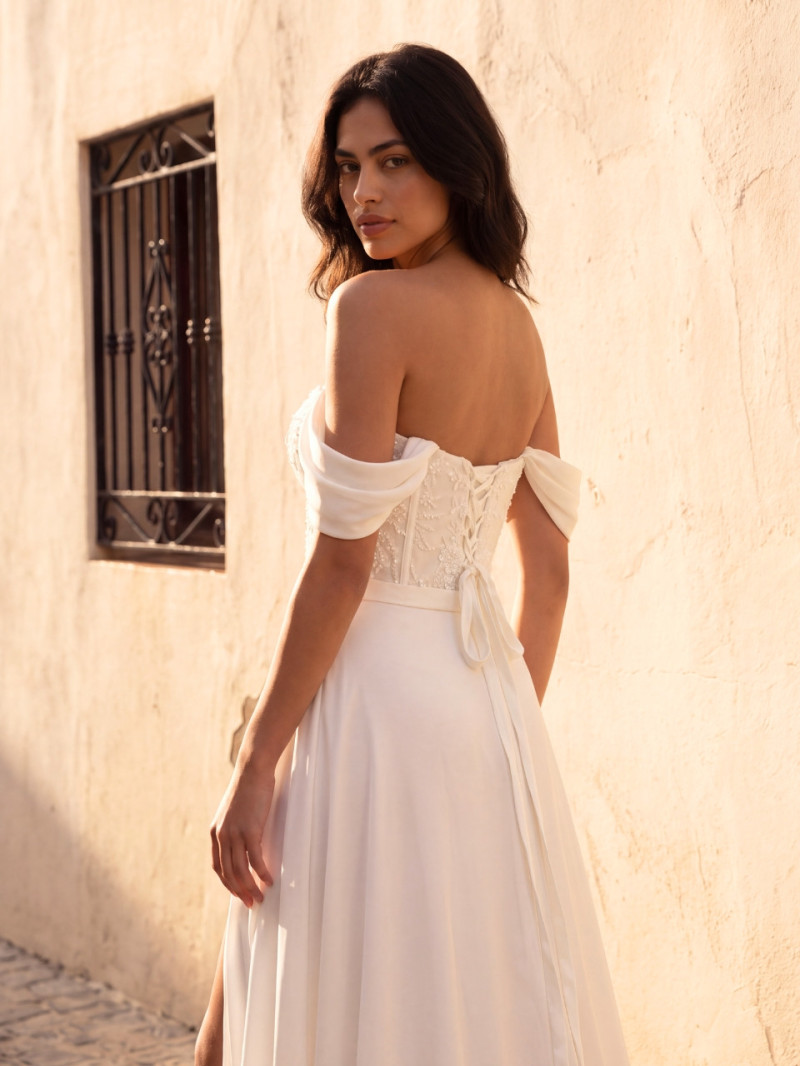 Vestido de Novia con Corsé y Pedrería | Araya